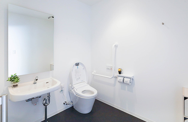 小さなお葬式 瓢箪山ホールバリアフリー対応トイレ