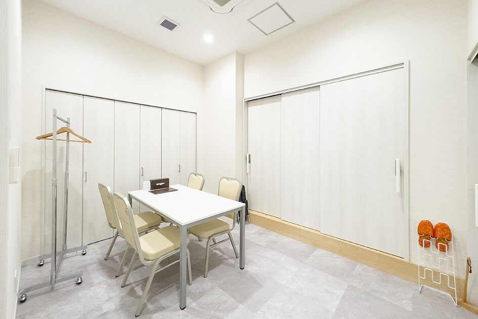 小さなお葬式 和泉府中ホール親族控室