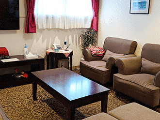 小さなお葬式 八尾志紀町ホールご親族様控え室