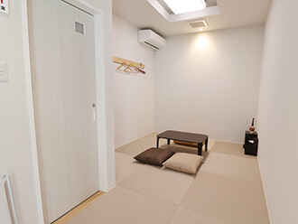 小さなお葬式 高槻登美の里ホールご住職様控え室