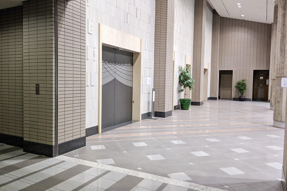 大津聖苑火葬等告別室前のエントランス