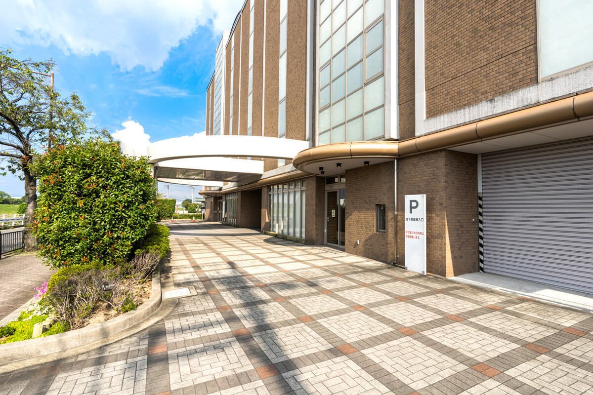 せっつメモリアルホール外観